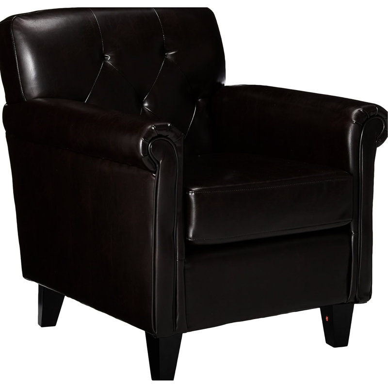 Fauteuil club en cuir brun pour un coin de divertissement douillet
