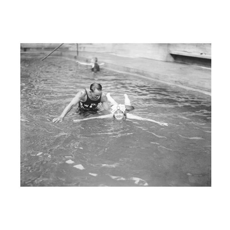 Reproduction d'art sur toile, Harris et Ewing apprenant à nager, Wardman Park Hotel, Washington DC, États-Unis, C.1922