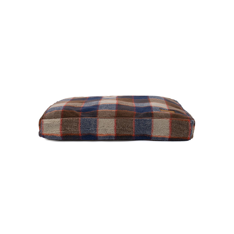 Pendleton Pet Napper, Small (28"w x 20"d x 4"h), Mountain Plaid