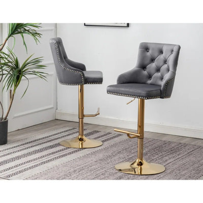 Ensemble de 2 tabourets de bar pivotants réglables en velours avec base dorée, garniture cloutée et dossier capitonné, gris pour la cuisine