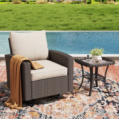 Chaise de patio pivotante avec coussins et table d'appoint