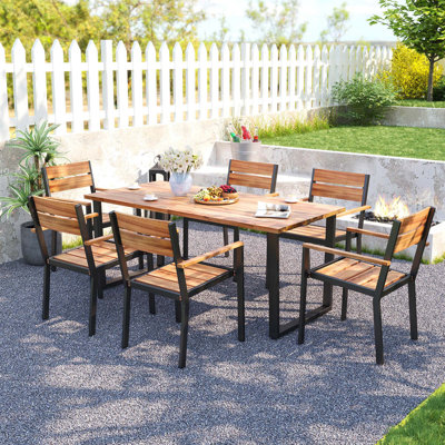 Ensemble de 7 chaises de patio en bois d'acacia, 6 fauteuils et une table de 69 po avec trou pour parasol de 2 po