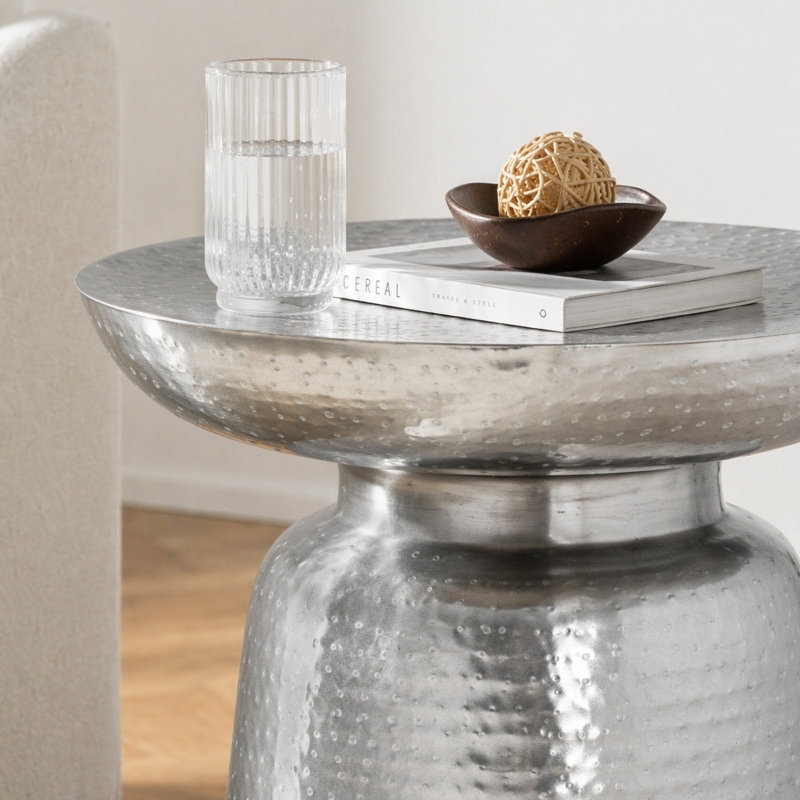 Table d'appoint chic et contemporaine avec options de rangement polyvalentes pour n'importe quelle pièce