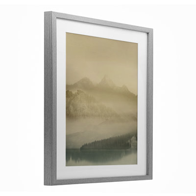 «Misty Mountain Awakening», reproduction encadrée sous verre, design par Gemma Bardot