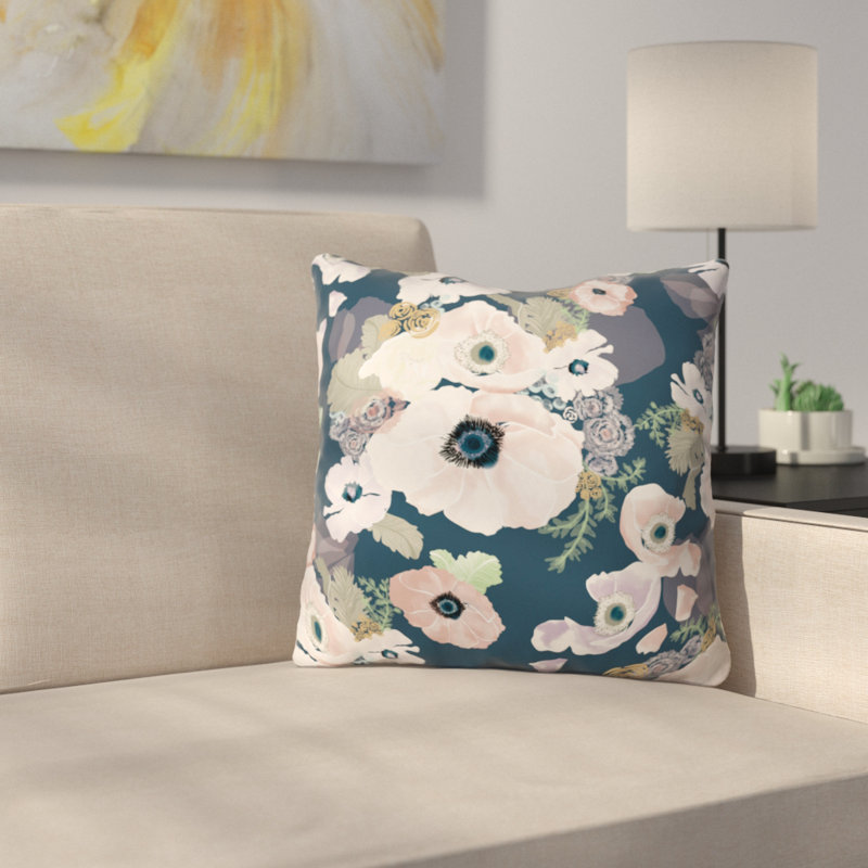 Coussin décoratif une femme, 26 po x 26 po