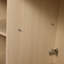 Meuble-lavabo autoportant avec lavabo en résine, portes d'armoire à fermeture en douceur-1102539981