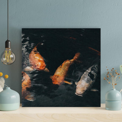 Gros plan d'une photo de poissons koi assortis - reproduction d'art graphique carré sur toile tendue