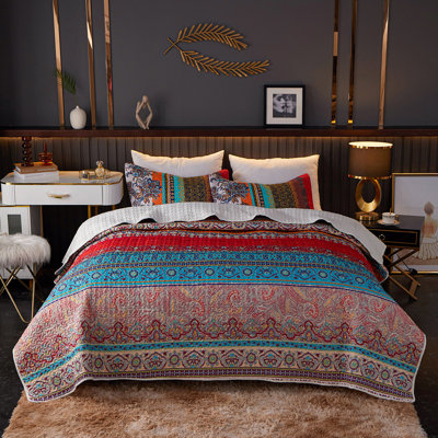 Boho Quilt Set Queen Size - Lightweight Bohemian Striped Bedspread for Bedroom Decor – Includes Quilt and Shams
