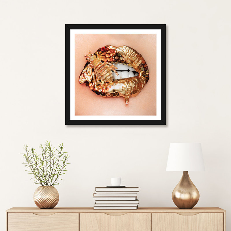 Golden Bee par Vlada Haggerty - impression d'art graphique, H 16 po x l 16 po x p 1 po