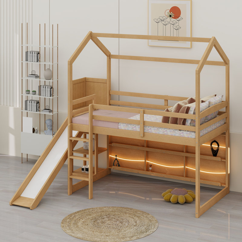 Lit mezzanine en bois avec glissade, barrière de sécurité, tablettes de rangement et éclairage, Bois