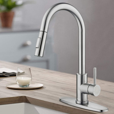 Robinet de cuisine Mosson à arc élevé et douchette extractible, fini nickel brossé, avec plaque de montage de 25,4 cm (10 pouces).