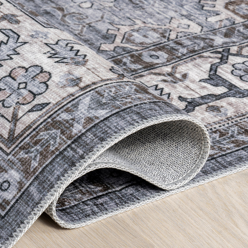 Amaan SplashGuard Medallion Machine Washable Area Rug, Rectangle 4' x 6'