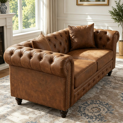 Canapé Chesterfield 2 places avec tissu technique, boutons, accoudoirs roulés et pieds en bois