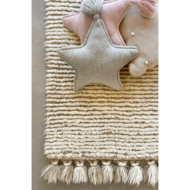 Pink Nose Sheep Hand Tufted Wool Area Rug in Sandstone/Sheep White, Rectangle 2'7" x 4'7"