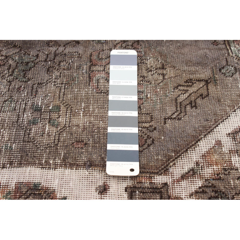 Tapis décoratif en laine de conception unique noué à la main gris foncé de conception unique 6 pi 7 po x 10 pi 2 po Cassandre 1980s