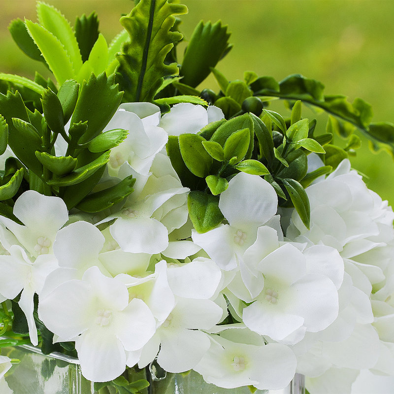 Fleur d'hortensia artificielle mélangée Ambleside dans un vase