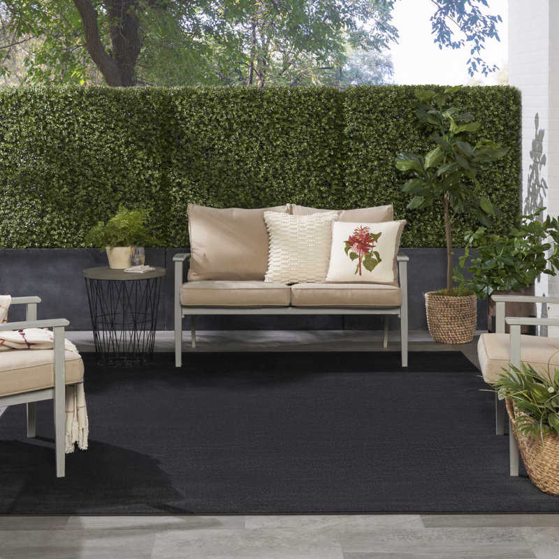 Tapis intérieur / extérieur noir Mullican Sandy, Rectangle 7 pi x 10 pi