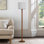 Lampe sur pied traditionnelle en bois massif avec colonne perlée et ampoule 3 couleurs incluse