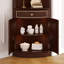 Une armoire d'angle multifonctionnelle et peu encombrante-558244049