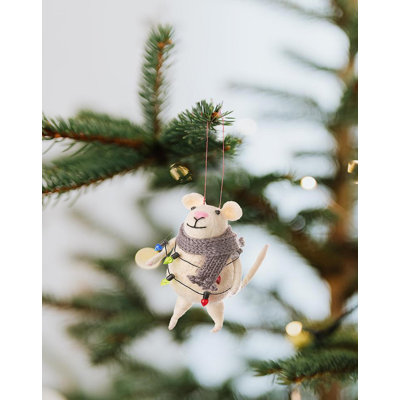 Ornement de souris souris emmêlée dans les lumières de Noël