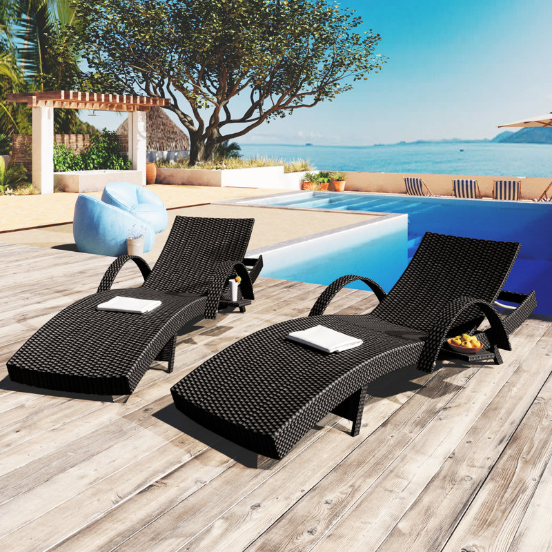 Lot de 2 chaises longues d'extérieur noires, ergonomiques et ondulées, réglables, avec table d'appoint. Testées et inclinables, ces chaises longues coulissantes de patio offrent un confort optimal.