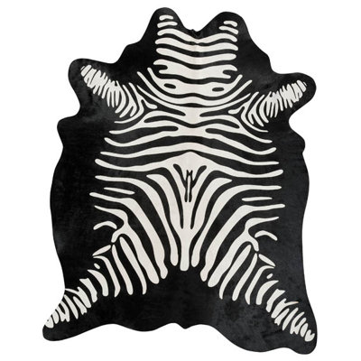 Tapis noir / blanc à poils longs en peau de vache brésilienne