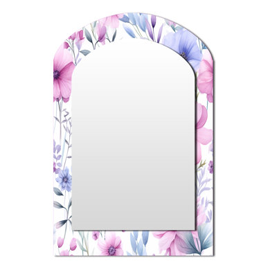 Rose et bleu pétunia sur blanc III - miroir mural arqué de fleurs, miroir décoratif asymétrique traditionnel, impression d'art en métal