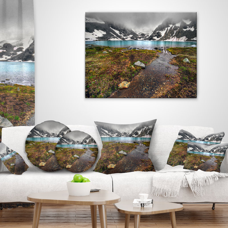 Coussin nuageux au-dessus du lac Mountain, 18 po x 18 po, Coussin décoratif