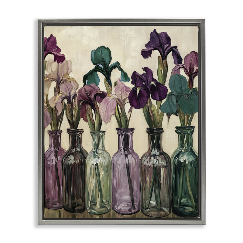 Iris dans des bouteilles aux tons de bijoux, Cadre flottant gris lustré, H 31 po x l 25 po