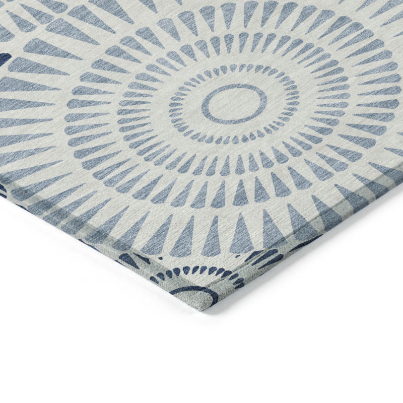 Tapis intérieur / extérieur géométrique lavable bleu et ivoire 5 pi x 8 pi