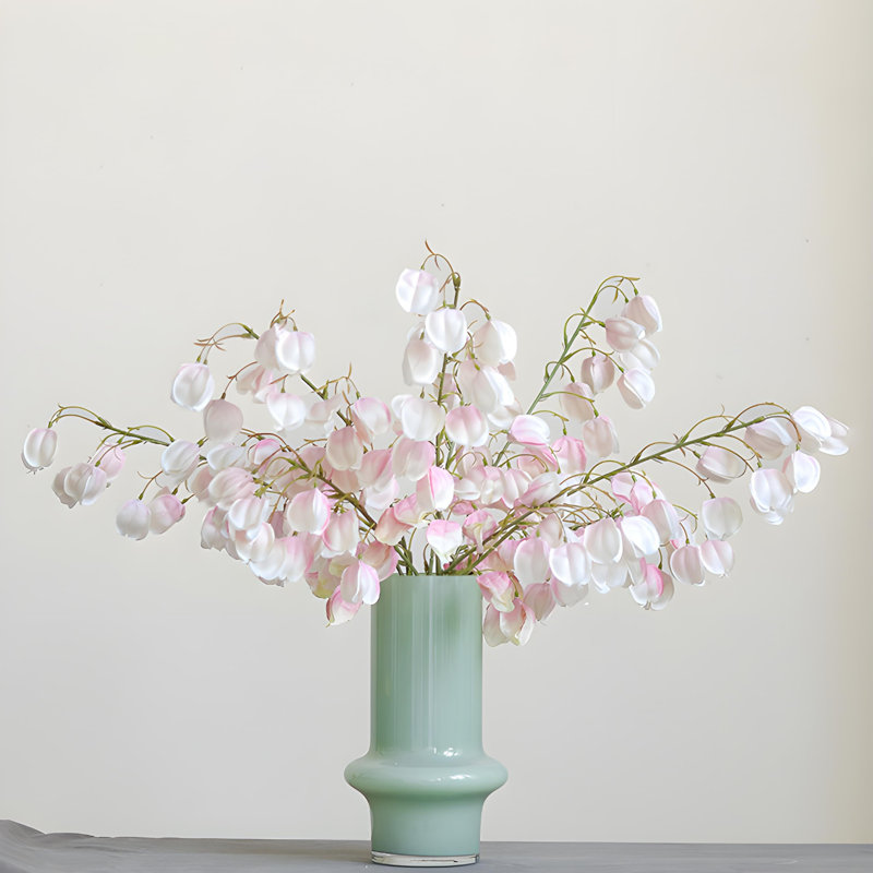 Ornements de fleurs simulées