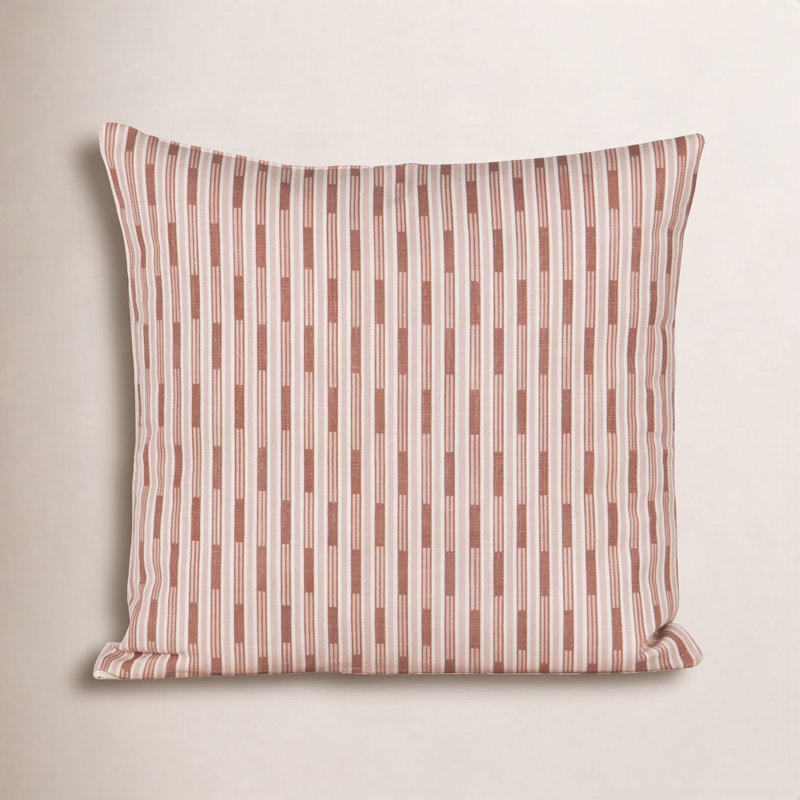 Coussin décoratif à rayures Benton, Polyester, Rouge, Carré 22 po