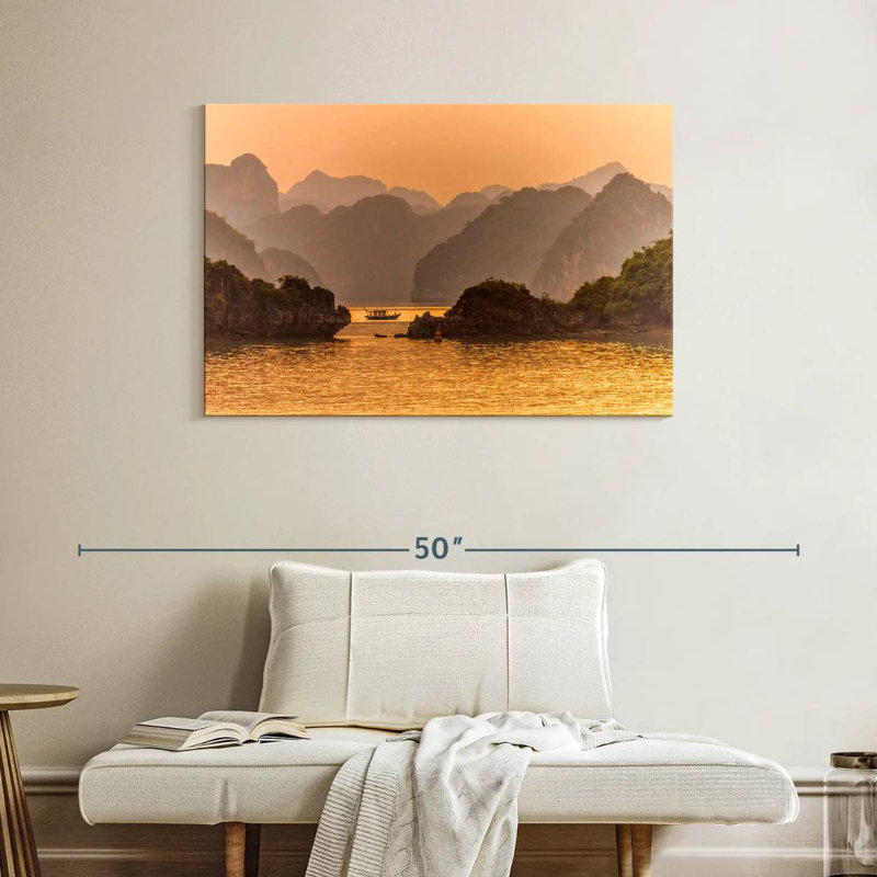 Coucher de soleil sur la baie d'Halong Nicci, H 26 po x l 39 po