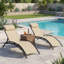 Ensemble de 2 fauteuils inclinables d'extérieur avec dossier réglable à 5 positions pour une utilisation en terrasse près de la piscine-639897039