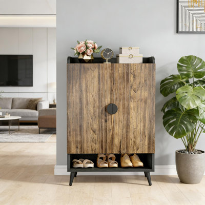 Range-chaussures avec tablettes réglables et portes