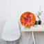 Horloge murale ronde à motif floral en acrylique sur fond orange