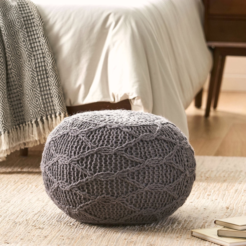 POUF EN LAINE TRICOTÉE 20 X 20, Gris