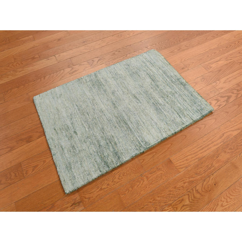 Tapis vert uni en soie noué à la main de 2 pi x 3 pi avec échantillon vert 0BE8255D316C41E6B6C54EFDD17EE1A2