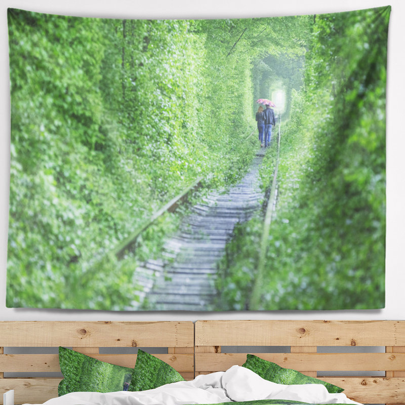 Tapisserie de paysage marchant dans un tunnel, H 32 po x l 39 po