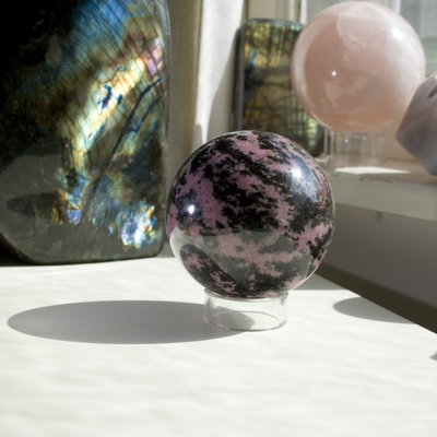 Grande sphère de rhodonite Arbnora