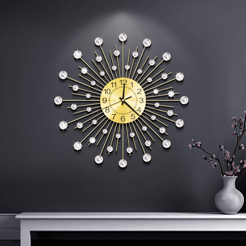 Grande horloge murale en métal 19,7 pouces avec accents en cristal doré pour salon, chambre à coucher et cuisine Jason