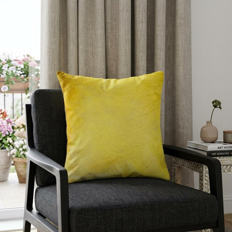 Coussin 18 "en peau de vache jaune