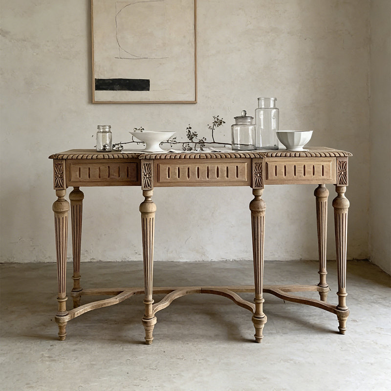 Table décorative de style français sculptée, H 35,43 po x l 59,06 po x P 13,78 po