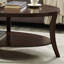 Ensemble de tables basses ovales avec plateau en bois et tablette de plancher-485615813