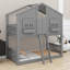 Lit superposé House avec toit, fenêtres, boîte de fenêtre, porte, garde-corps et échelle-128993122