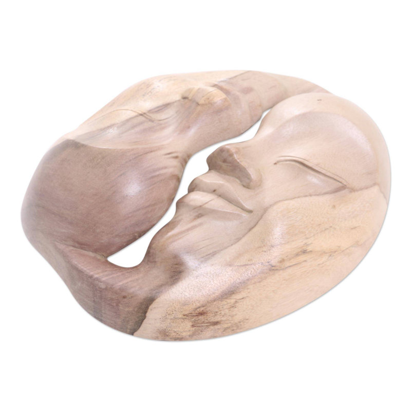 Masque en bois love circle