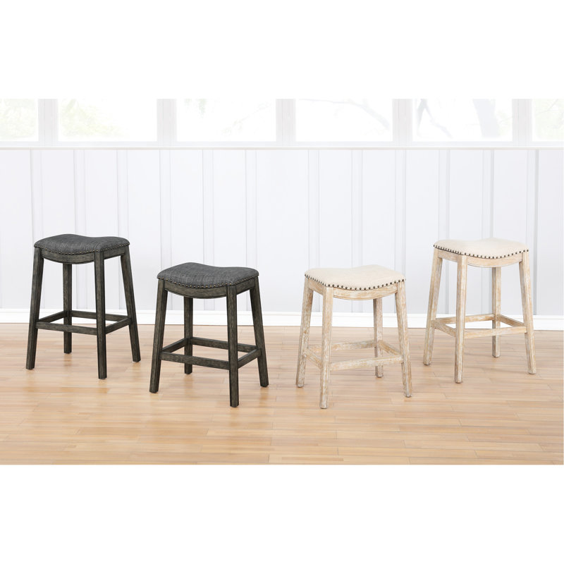 De 2 tabourets de bar selle gris, en bois massif de style blanchi et rembourrage de siège confortable, garniture cloutée 2, avec finition généreuse blanchie