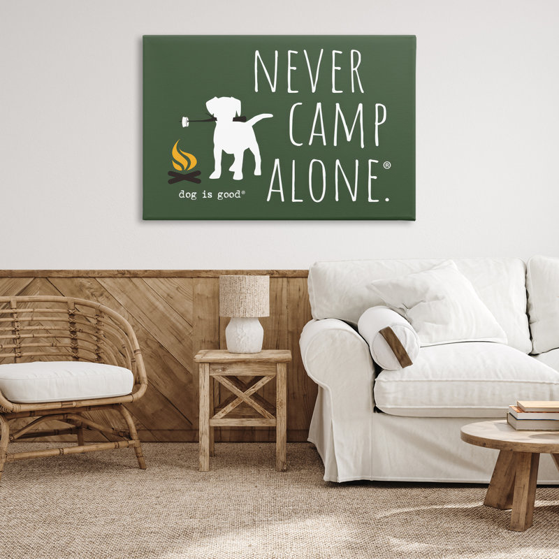 «Never Camp Alone», art mural sur toile par Dog Is Good, H 30 po x l 45 po