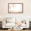 Miroir mural moderne surdimensionné de 122 x 81 cm avec cadre en aluminium couleur noyer, vision claire, installation verticale ou horizontale, design robuste, montage rapide, idéal pour salle de bain et salon.