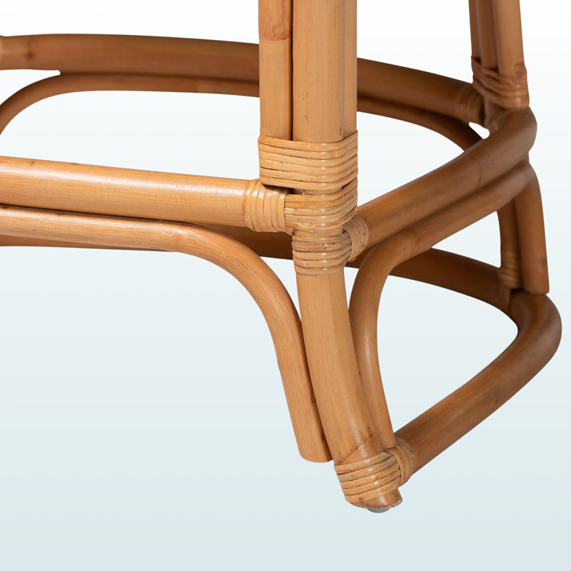 Tabouret de bar Hikuma en rotin naturel avec dossier festonné